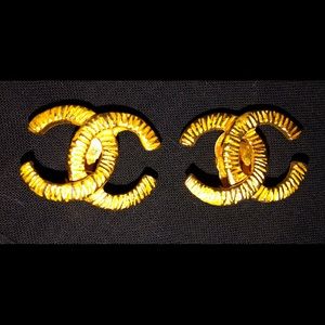 Chanel logo clip on earrings.